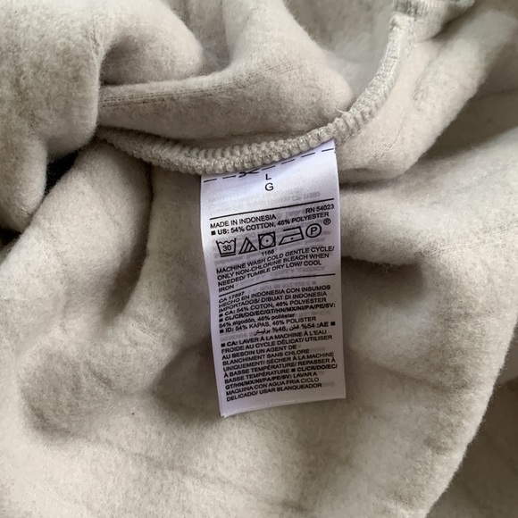 Old Navy Oversized Sweater (NWT) - Picture 6 of 6